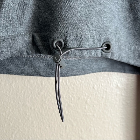 Gymshark Cropped Hoodie Gray NO SIZE TAG - Picture 2 of 7